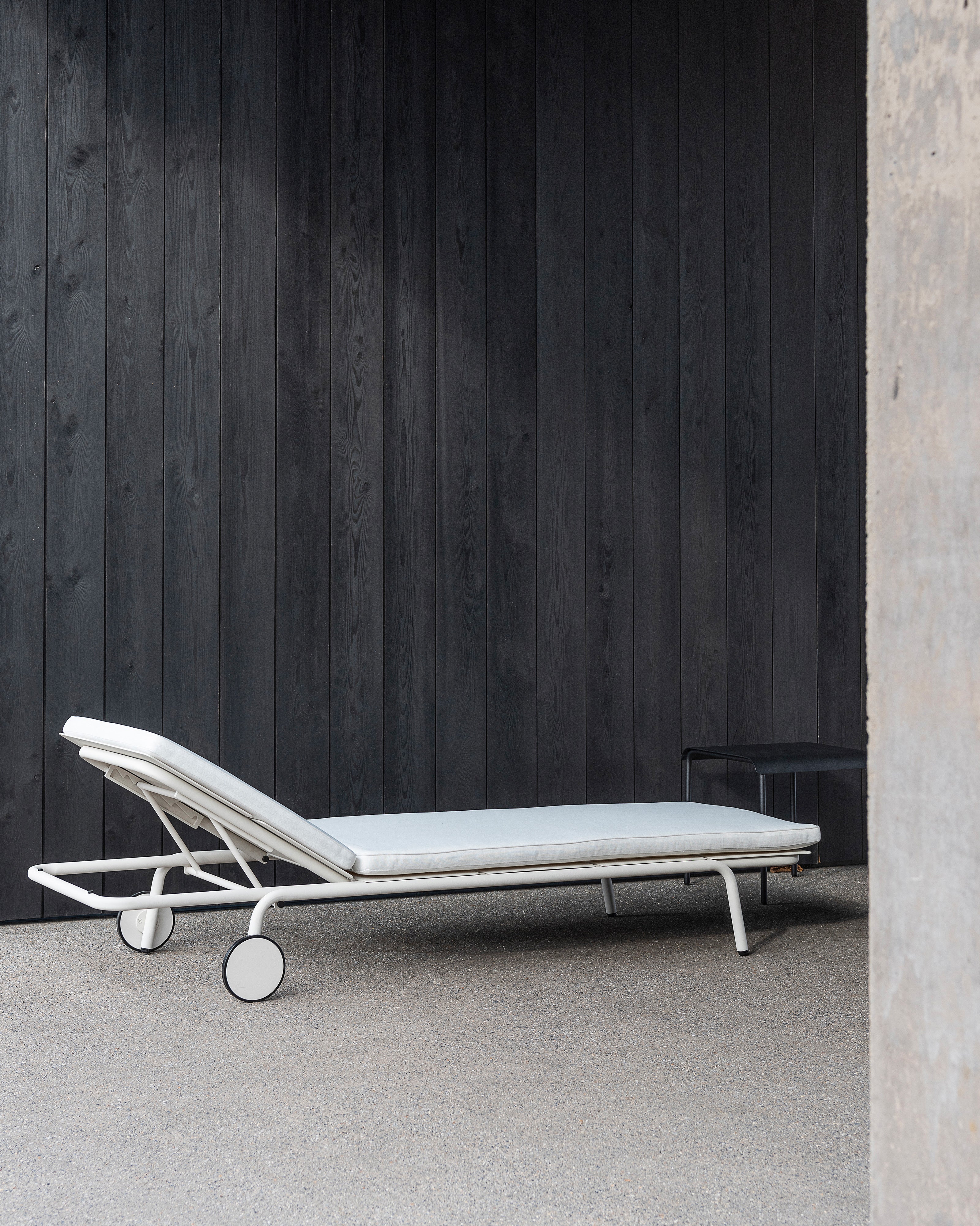 August Aluminum Sun Lounger