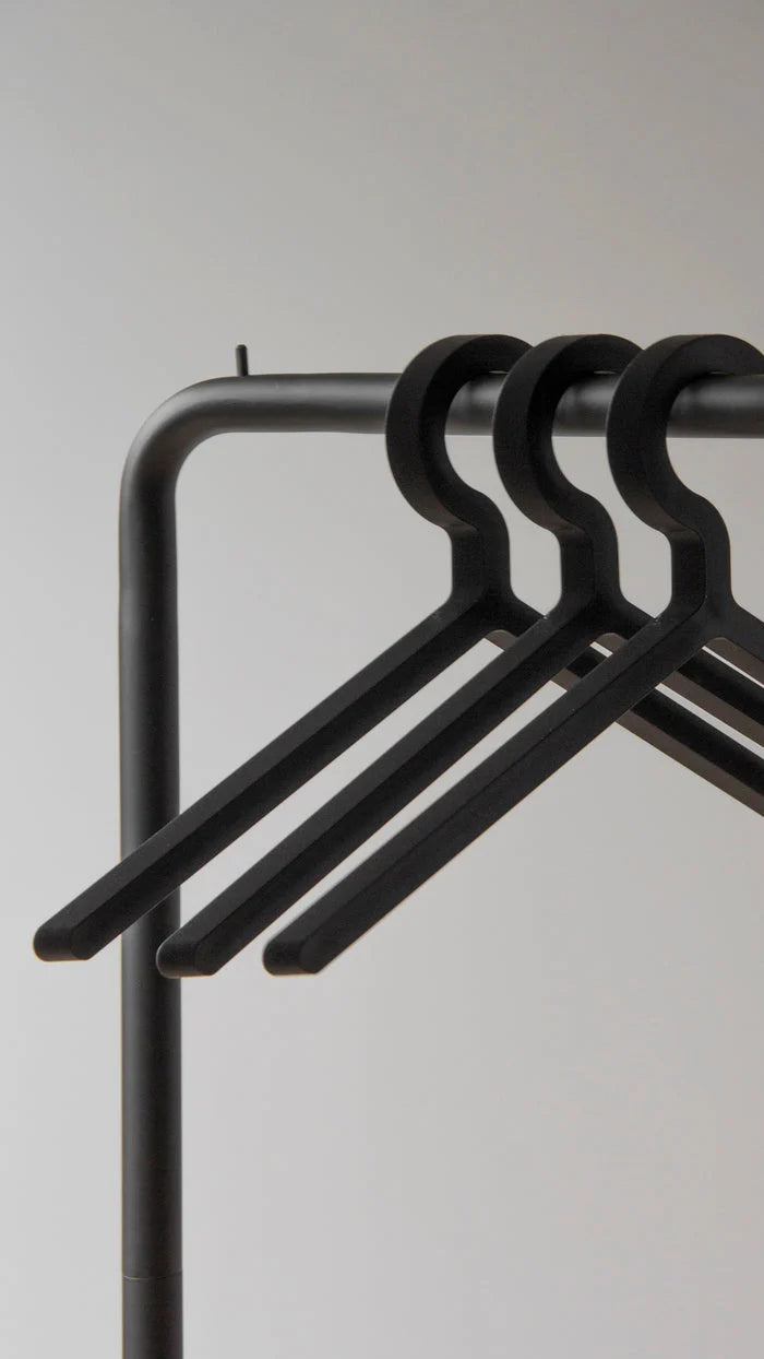 Illusion Hanger